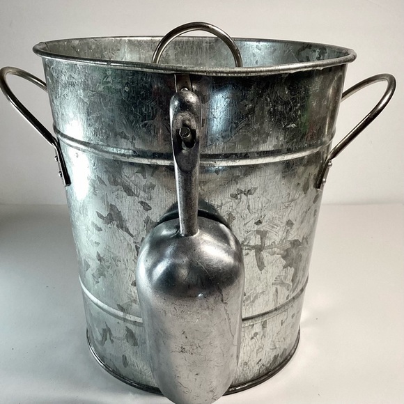 Galvanized Ice Bucket With Handles, Lid, Liner, And Scoop - Picture 3 of 14